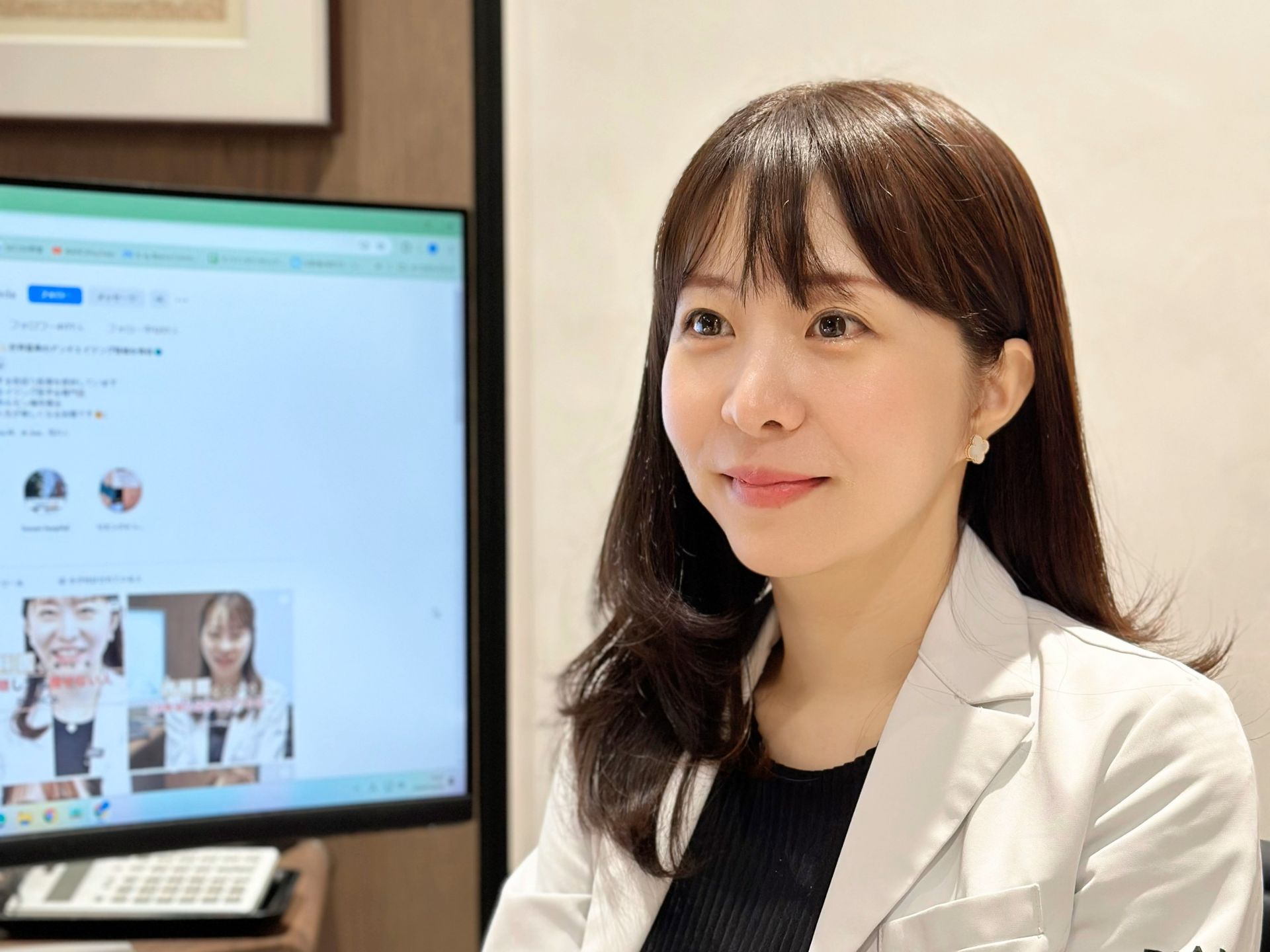 Dr. Maeda explaining a treatment in the consultation room