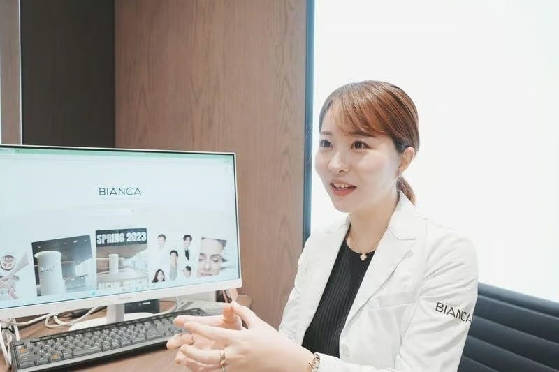Dr. Maeda explaining a treatment in the consultation room
